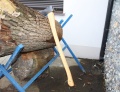 Holzhackbeil. Gewicht 1,6 kg. Der Griff aus Escheholz. Krumpholz.