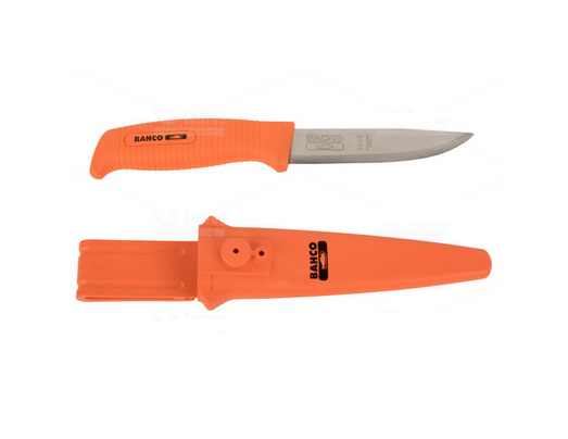Nóż stolarski BAHCO ze stalowym ostrzem, pomarańczową, ergonomiczną rączką z teksturą i osłoną ochronną, na białym tle. Widoczne logo na rączce, ujęcie frontalne całego narzędzia.