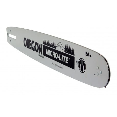 Prowadnica 15/.325/1,3mm/64DL MICRO-LITE Oregon, prezentująca metaliczną, gładką powierzchnię z czarnym logo OREGON MICRO-LITE. Ujęcie z boku ukazuje długą, prostą formę z precyzyjnie wyciętymi otworami. Tło białe, co podkreśla produkt.