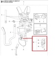 Hak szelek Trio Balance Husqvarna, metalowy, srebrny, z przodu uprzęży. Frontalne ujęcie pokazuje szczegóły konstrukcji i mocowania na białym tle, z widocznym logo Husqvarna.