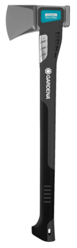 Siekiera rozłupująca GARDENA 1600S w czerni z metalową głownią leżąca na białym tle. Widoczne logo GARDENA i ergonomiczny uchwyt, długość trzonka i kształt głowni do efektywnego rozłupywania drewna.