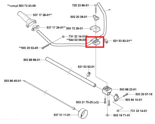 Uchwyt do kosy spalinowej Husqvarna 323R/225LD/524R/325R, wykonany z metalu, w kolorze czarnym, z widocznymi elementami montażowymi i napisami. Pokazany pod kątem, na białym tle, umożliwiającym dokładne zobaczenie kształtu i detali.