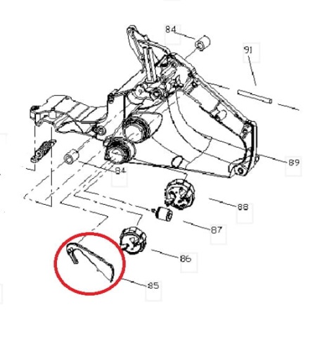 Blokada dźwigni gazu do pilarki P340S/P350S/P360S, metalowa, w kolorze srebrnym, z wygiętym kształtem. Widoczna z boku w diagramie, z oznaczeniem numeru 85. Element montażowy pasujący do układu pilarki, prezentowany na złożonym tle.