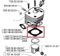 Uszczelka cylindra do pilarek Husqvarna 42/242/246, kwadratowa z zaokrąglonymi narożnikami, czarna, elastyczna, z otworem w środku, na białym tle, jako element silnika.