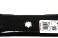 Nóż kosiarki John Deere 43,2 cm, czarny, widok z góry. Z otworami montażowymi i etykietą MADE IN USA oraz JOHN DEERE GX21784. Metalowy, gładki, do urządzeń ogrodowych.