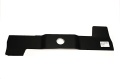 Nóż kosiarki MTD o długości 44,5 cm w kolorze czarnym, wykonany z metalu, z okrągłym otworem w centralnej części. Produkt leży na białym tle, prezentując prostą formę oraz minimalistyczny design. Widoczna metka z numerem katalogowym.