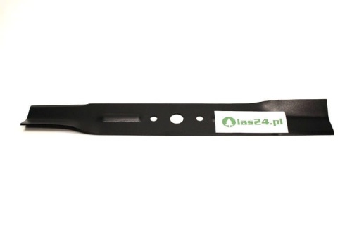 Nóż kosiarki Sipma Boston o długości 44 cm w kolorze czarnym, wykonany z metalu. Widok z boku na prosty, płaski kształt z otworami montażowymi. Tło jednolite, co podkreśla detal produktu. Na ostrzu widoczna zielona etykieta z logo sklepu.