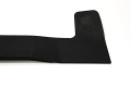 Nóż kosiarki MTD o długości 61,7 cm, czarny, wykonany z metalu. Ujęcie boczne, na jednolitym tle, ukazujące jego prostokątny kształt oraz wyprofilowane końce. Widać otwór mocujący na górze. Idealny do kosiarki MTD.