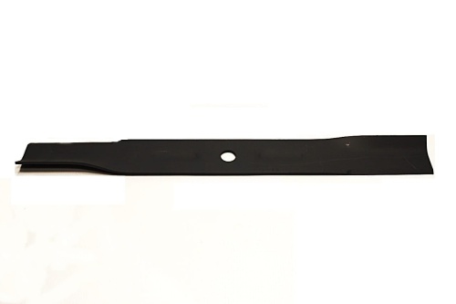 Nóż do kosiarki Kubota o długości 52 cm, wykonany z czarnego metalu, płaski i prostokątny kształt. Widoczny otwór na mocowanie. Produkt leży na jasnym tle, ukazując szczegóły jego konstrukcji i wykończenia.