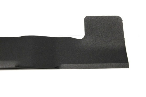 Nóż kosiarki Nac Ursus Hyundai w kolorze czarnym, długość 51,7 cm. Frontalny widok, leżący, z wyraźnie widoczną prostokątną końcówką oraz wcięciem. Gładka tekstura, bez dodatkowych zdobień czy napisów.