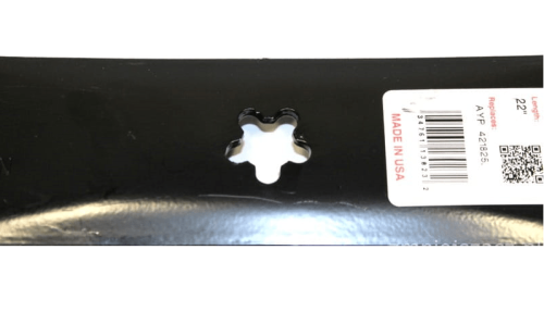 Nóż kosiarki Craftsman 99211 o długości 55.9 cm, czarny z wycięciem centralnym w kształcie gwiazdy. Widok z góry, leżący na gładkim tle. Na opakowaniu widoczny nadruk z informacjami, w tym MADE IN USA oraz kod kreskowy.