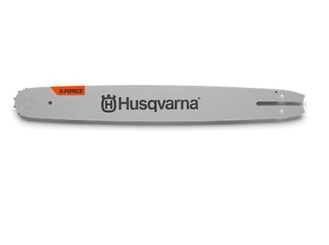 Prowadnica X-Force 20/.325''/1,5mm/80DL do montażu Husqvarna w kolorze stalowoszarym. Widok frontalny, z logo Husqvarna oraz napisem X-Force. Zgromadzone mocowania ułatwiają montaż. Produkt przygotowany do pracy, bez dodatkowego kontekstu.