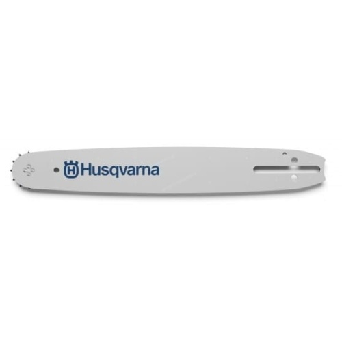 Prowadnica do piły łańcuchowej Husqvarna o długości 12 cali, wykonana z metalu, w kolorze srebrnym z niebieskim logo. Widok frontalny, ukazujący profil produktu z wyraźnym otworem montażowym oraz wycięciem. Brak dodatkowych akcesoriów.