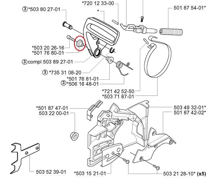 Tuleja sworznia dźwigni hamulca do Husqvarna 40, 50, 55, w kolorze szarym. Widok z boku, na jednolitym tle. Produkt o cylindrycznym kształcie, z wyraźnym otworem na końcu. W komplecie widoczna jest metalowa śrubka mocująca. Wymiary nieokreślone.