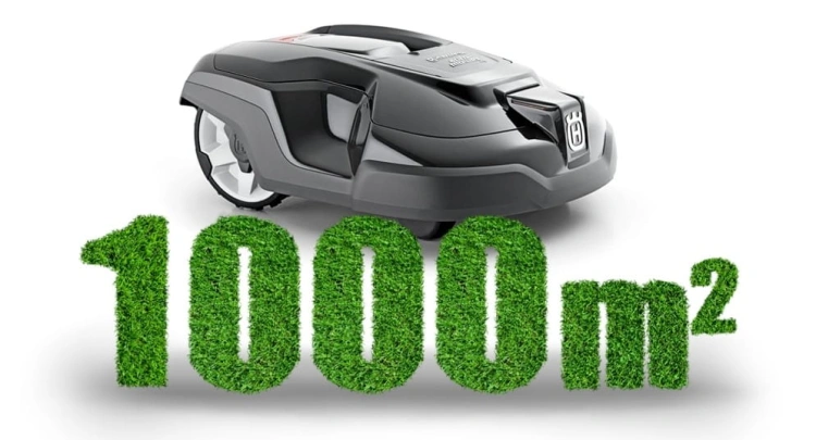 Robot koszący Husqvarna Automower®310 Mark II, czarny z białymi kołami, na białym tle. Zielony napis 1000 m² wskazuje zasięg koszenia. Nowoczesny design i funkcjonalność.