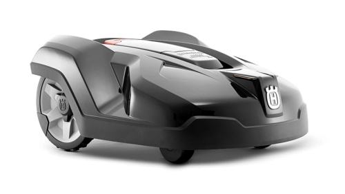 Automower® 440 robot koszący Husqvarna w kolorze czarnym, o aerodynamicznej formie, widoczny z boku. Na górze znajduje się logo Husqvarna. Produkt stoi na płaskiej powierzchni, gotowy do pracy w ogrodzie. Z przodu widoczne są kółka.