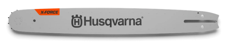 Prowadnica Husqvarna 15, wykonana z metalu, w kolorze szarym z logo Husqvarna i napisem X-Force. Ułożona poziomo, widok z góry, z wyraźnymi otworami na mocowanie oraz fakturą umożliwiającą lepsze cięcie.