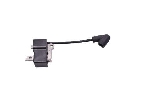 Cewka moduł zapłonowy do pilarki Husqvarna 445, 450 w czarnej obudowie z metalowym mocowaniem i przewodem. Zdjęcie z boku, ukazujące kształt oraz elementy montażowe, na białym tle dla lepszej widoczności.