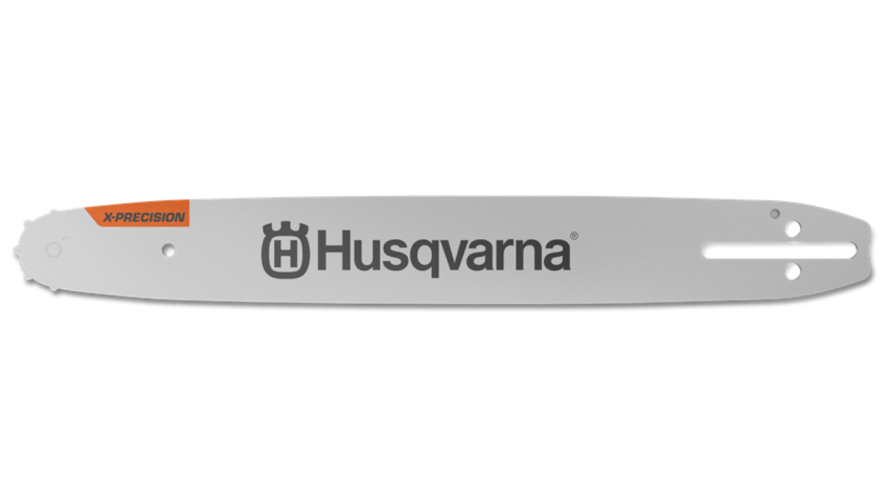 Prowadnica X-Precision 12 w kolorze srebrnym, wykonana z metalu. Widoczny napis X-PRECISION w pomarańczowym kolorze oraz logo firmy Husqvarna. Produkt leży poziomo na jednolitym tle. Długość prowadnicy wynosi 12 cali.
