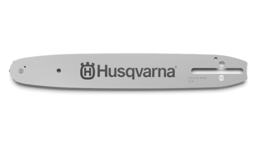 Prowadnica Husqvarna 16/3/8/1,3 mm/56DL, w kolorze szarym, z czytelnym logo. Ukazana z góry, leżąca na płaskiej powierzchni. Widoczne otwory montażowe oraz oznaczenia techniczne. Gładka faktura, bez dodatkowych zdobień.