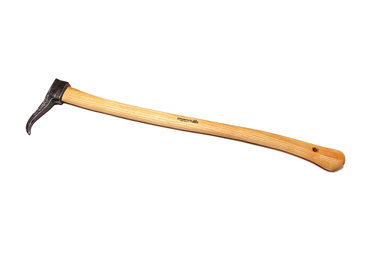 Capina kuta 0,6 kg z trzonkiem z jesionu o długości 80 cm, widoczna z boku. Narzędzie ma metalową głowicę z wygiętym końcem, drewniany trzonek z naturalną fakturą. Produkt na białym tle, dobrze widoczny, bez dodatkowych elementów.
