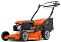 Pomarańczowa kosiarka spalinowa Husqvarna LC 353VE z metalowym korpusem, czarnymi gumowymi kołami, widocznym silnikiem, regulowaną rączką i torbą na trawę z logo. Ujęcie z boku. Gratis zestaw serwisowy.