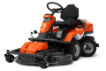 Rider R 320X AWD Husqvarna w kolorze pomarańczowym z czarnym siedziskiem. Z przodu widać szeroką, okrągłą końcówkę do koszenia trawnika. Produkt ustawiony na kołach, prezentowany z boku, ukazując panel sterujący z wyświetlaczem.