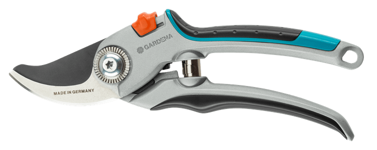 Sekator ogrodowy Alu B/L Gardena z estetycznymi, czarnymi i metalicznymi elementami, zamknięty, z ergonomiczną rączką, widocznym mechanizmem sprężynowym oraz pomarańczowym przyciskiem blokady. Produkt ukazany frontalnie na białym tle.