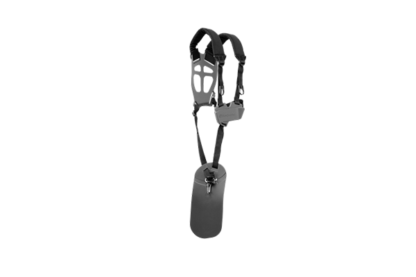 Pas do noszenia do wykaszarki akumulatorowej Husqvarna 520iRX w kolorze czarnym. W zestawie widoczny solidny metalowy element mocujący oraz regulowane paski. Produkt zawieszony, ukazujący wygodny system noszenia.