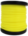 Linka tnąca o przekroju gwiazdki, w kolorze intensywnej żółci, na czarnej szpuli. Widać zwiniętą formę produktu, który ma średnicę 3,3 mm i długość 45 m. Szpulę umieszczono na jednolitym tle.