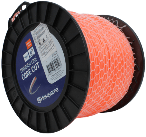 Linka tnąca 3,0mm x 240m w opakowaniu w kolorze pomarańczowym, zwinięta na czarnej szpulce. Widoczny napis „Core Cut” oraz logo Husqvarna. Szpulka leży na jednej z krawędzi, co umożliwia podgląd całego produktu. Tło białe.
