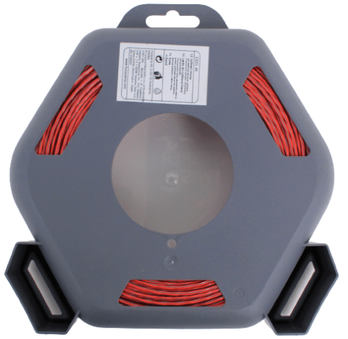 Linka tnąca 2,0 mm x 112 m, na szarej maszynce w kształcie hexagonu. Widoczne są czerwone żyłki, centrum opakowania z przezroczystym oknem oraz instrukcje. Uchwyt do zawieszenia z tyłu. Tło proste, monochromatyczne.