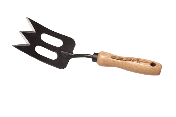Szufelka SPORK z gryfem jesion, wykonana ze stali, z kształtem trójzęba. Uchwyt drewniany, ergonomiczny. Produkt widoczny z boku, na białym tle, dobrze eksponujący detale materiału oraz konstrukcję narzędzia. Idealna do prac ogrodowych.
