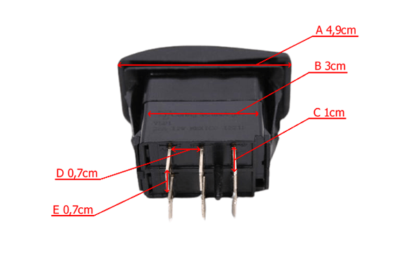 Włącznik do traktorka Husqvarna CTH184T w kolorze czarnym, w ujęciu frontalnym. Produkt ma wymiary 4,9 cm (długość), 3 cm (szerokość) i 1 cm (wysokość). Widoczne trzy metalowe piny po stronie dolnej, bez dodatkowych oznaczeń czy napisów.
