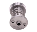 Adapter noża do kosiarki Husqvarna z metalową obudową, widok od dołu. Z przodu widoczne otwory montażowe, na boku rowki dla lepszego chwytu. Produkt w jednolitym srebrnym kolorze, w detalu z oznaczeniem 5818431.