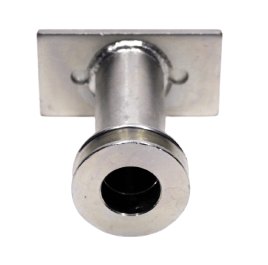 Adapter noża do kosiarki Husqvarna R 145SV wykonany z metalu. Widoczny w zbliżeniu, w pozycji stojącej. Oferuje cylindryczną końcówkę mocowania z okrągłym otworem, przymocowaną do prostokątnej podstawy z otworami montażowymi.