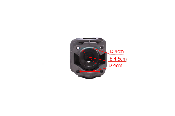 Cylinder kompletny z tłokiem i uszczelkami 45mm pilarki NAC, widok frontalny. Silnik o wymiarach 4 cm i 4,5 cm, stalowa konstrukcja, matowa tekstura, oznaczenia w czerwonym kolorze. Brak widocznych logo. Idealny do naprawy i wymiany w urządzeniach.