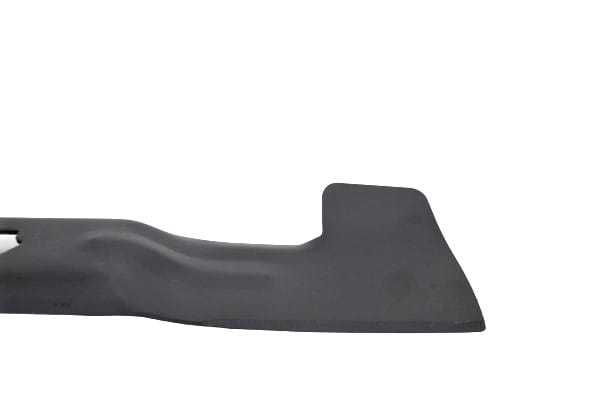 Nóż kosiarki MTD o długości 46,7 cm, wykonany z czarnego metalu. Widoczny z boku, z gładką powierzchnią i zaokrąglonym końcem. Uchwyt z jedną gwiazdką, dedykowany do montażu z prawej strony. Tło proste, białe, podkreślające detal.