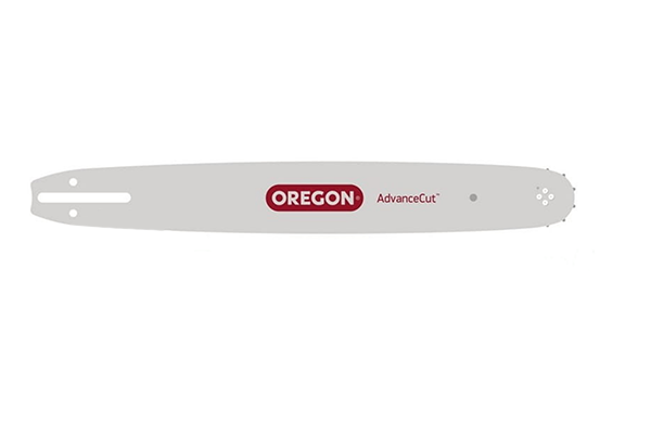 Prowadnica 20/.325/1,5mm/78DL AdvanceCut Oregon w kolorze srebrnym, z wyraźnym logo Oregon. Ujęcie z góry pokazuje płaską, prostokątną konstrukcję z otworami do mocowania, bez dodatkowych dekoracji. Idealna do użycia z piłami łańcuchowymi.