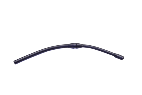 Przewód paliwa do pilarek typu NAC, czarny, elastyczny, o gładkiej powierzchni, z lekko wygiętym kształtem. Produkt leży na jednolitym tle, widoczna jest jego długość i dwa końce. Brak dodatkowych oznaczeń lub detali.