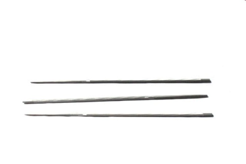 Okrągły pilnik STIHL o wymiarach 150 x 3,5 mm, metalowy, z wąskim, prostym kształtem. Widoczne ząbkowanie na całej długości. Ułożony poziomo na jednolitym tle. Produkt w nowym stanie, bez dodatkowych akcesoriów lub opakowania.