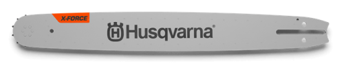Prowadnica 16“ Husqvarna w kolorze srebrnym, z logo Husqvarna oraz detalami w pomarańczowym. Ujęcie frontalne, produkt leży poziomo. W widocznym nacięciu miejsce na mocowanie. Całość gładka, metalowa, przeznaczona do pilarek.