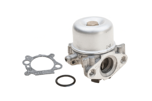 Gaźnik do kosiarek Briggs&Stratton 799868 w kolorze srebrnym, z metalowym korpusem i okrągłym, gładkim deklem. W zestawie uszczelka i pierścień. Produkt leży na białym tle, ukazany z boku, zbliżenie na detale elementów mocujących.
