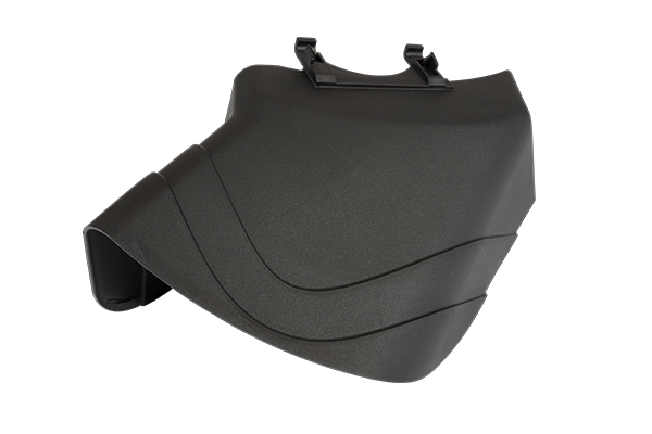 Deflektor do wyrzutu bocznego, czarny, wykonany z tworzywa sztucznego, o kształcie ergonomicznym z wyraźnymi krzywiznami. Montowany na kosiarkach LB155S i LC356V, widoczne mocowania u góry. Produkt prezentowany z boku na jednolitym tle.