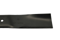 Nóż kosiarki MTD o długości 39 cm, czarny, metalowy, z prostą krawędzią tnącą. Na powierzchni widoczne napisy z numerem produktu. Ułożony poziomo na jednolitym tle. Bez widocznych akcesoriów czy dodatkowych elementów.