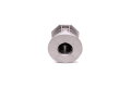 Adapter noża McCulloch M46-160AWRPX, M46-190AWREX w kolorze szarym, widok frontalny. Produkt o cylindrycznej budowie z otworem w centralnej części, z wyraźnie zaznaczonymi krawędziami oraz wypustkami. Idealny do montażu noża kosiarki.
