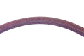 Pasek napędowy do kosiarki R145SV/M145SV Husqvarna w odcieniu purpurowym, o gładkiej, teksturowanej powierzchni. Produkt ukazany w zbliżeniu, z lekko zakrzywionym kształtem, co podkreśla elastyczność materiału.