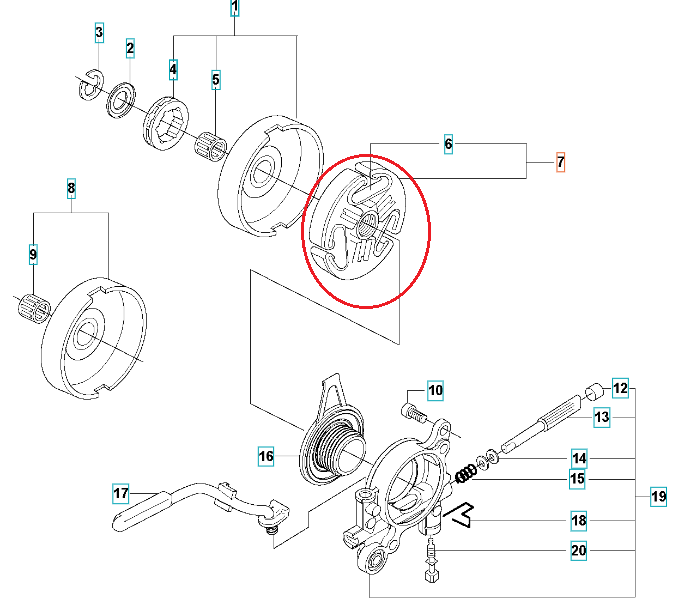 Sprzęgło do pilarki Husqvarna 570/575XP/576XP, widok z boku, w pozycji leżącej. Z zaokrąglonymi krawędziami, wykonane z metalu, z widocznymi detalami mocowania. Na obwodzie elementów znajduje się finezyjny wzór. Tło białe, jednolite.