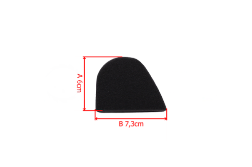 Filtr powietrza czarny, o wymiarach 6 cm (wysokość) i 7,3 cm (szerokość), w formie zaokrąglonego prostokąta. Producent zapewnia, że pasuje do wykaszarek Husqvarna 122R/129R oraz podkaszarek 122C/129C. Ujęcie boczne, na białym tle.