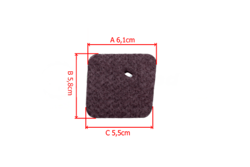 Filtr powietrza do wykaszarki Stihl FS 38, w kształcie prostokąta, wykonany z materiału tekstylnego w kolorze ciemnoszarym. Wymiary: 6,1 cm x 5,5 cm, z otworem montażowym. Widok frontalny na tle jasnym.